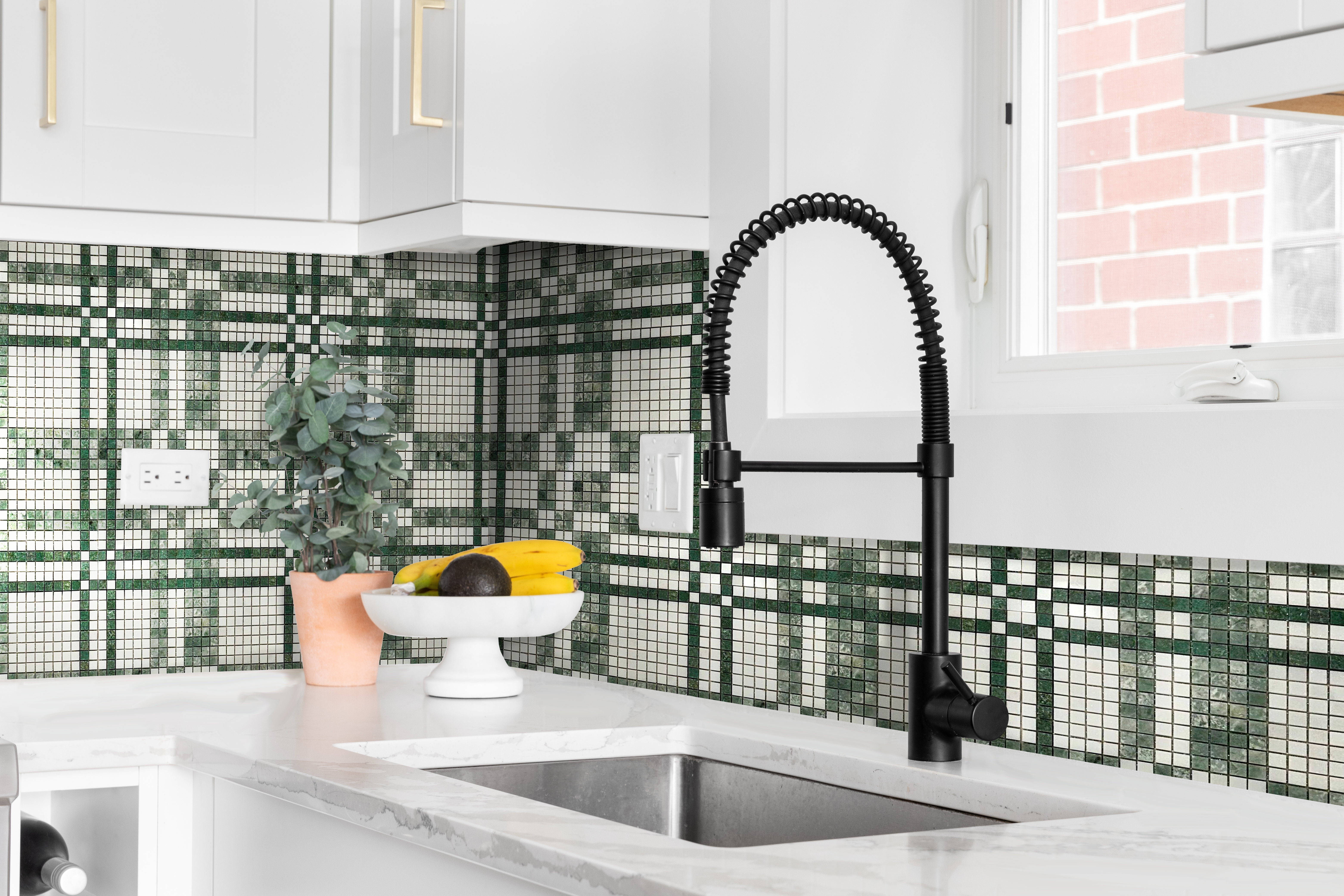 Kitchen Corner with Sink White Thassos & Emerald Micro Marble